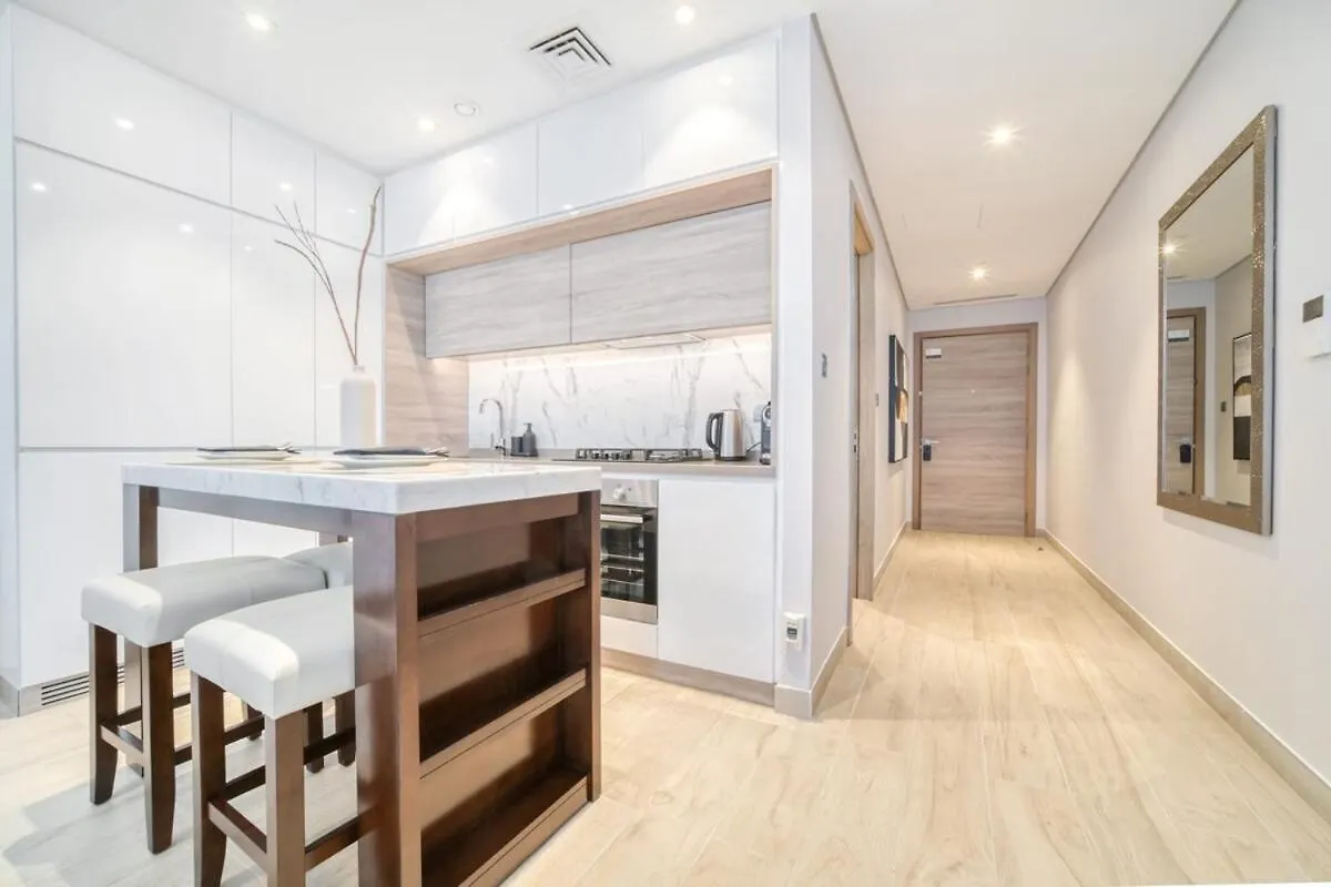 Spectacular Suite In The Heart Of Dubai Marina Apartment